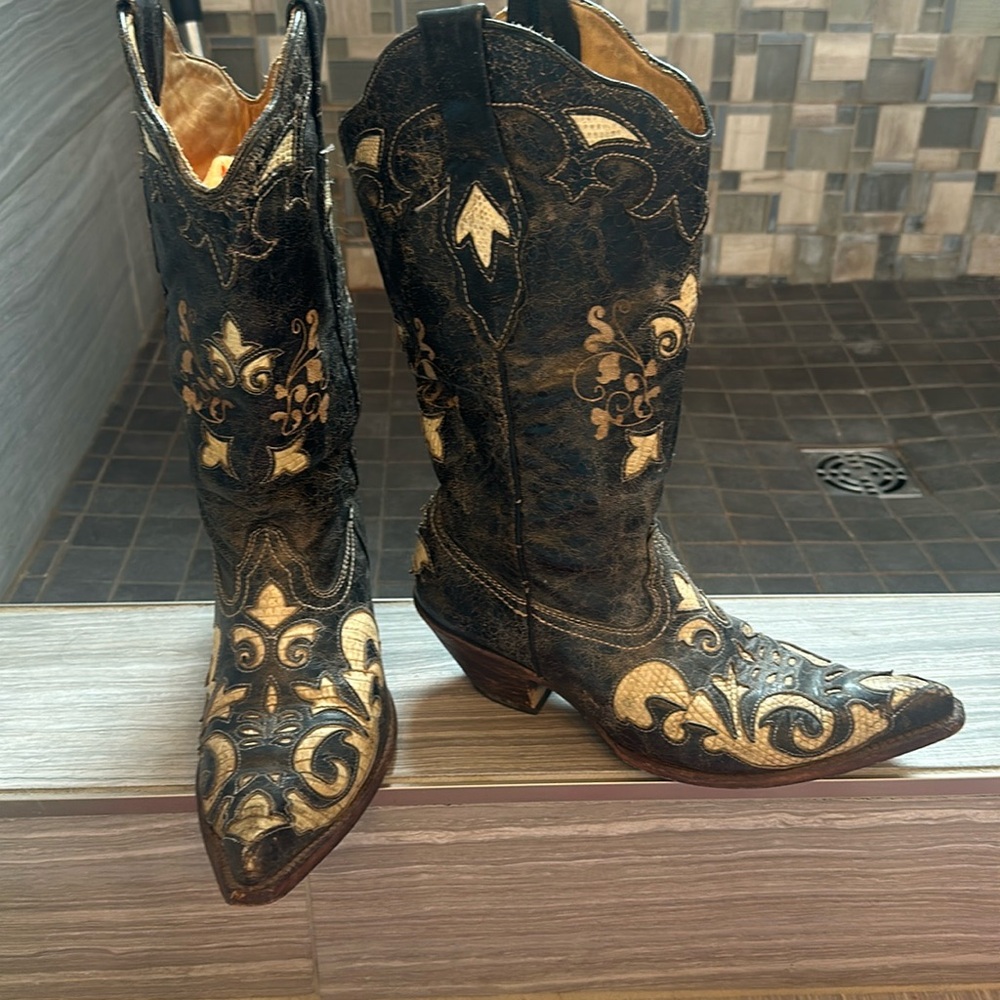 Corral boots 8